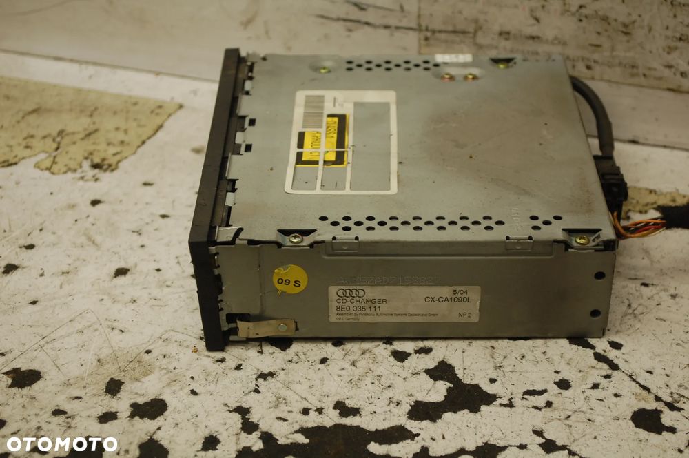 ZMIENIARKA PŁYT CD 8E0035111 AUDI A4 B6 B7 8E0035111D - 2