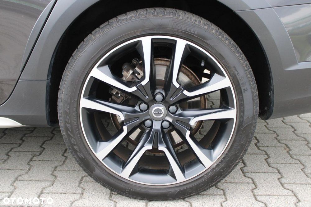 Volvo V90 Cross Country - 10