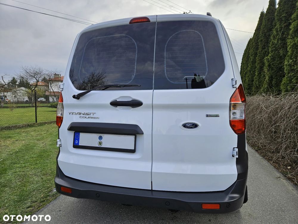 Ford Transit Courier - 8