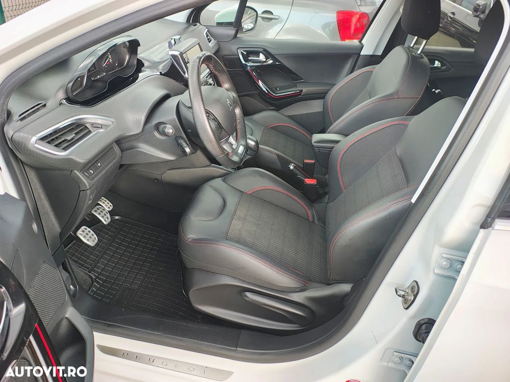 Peugeot 208 - 17
