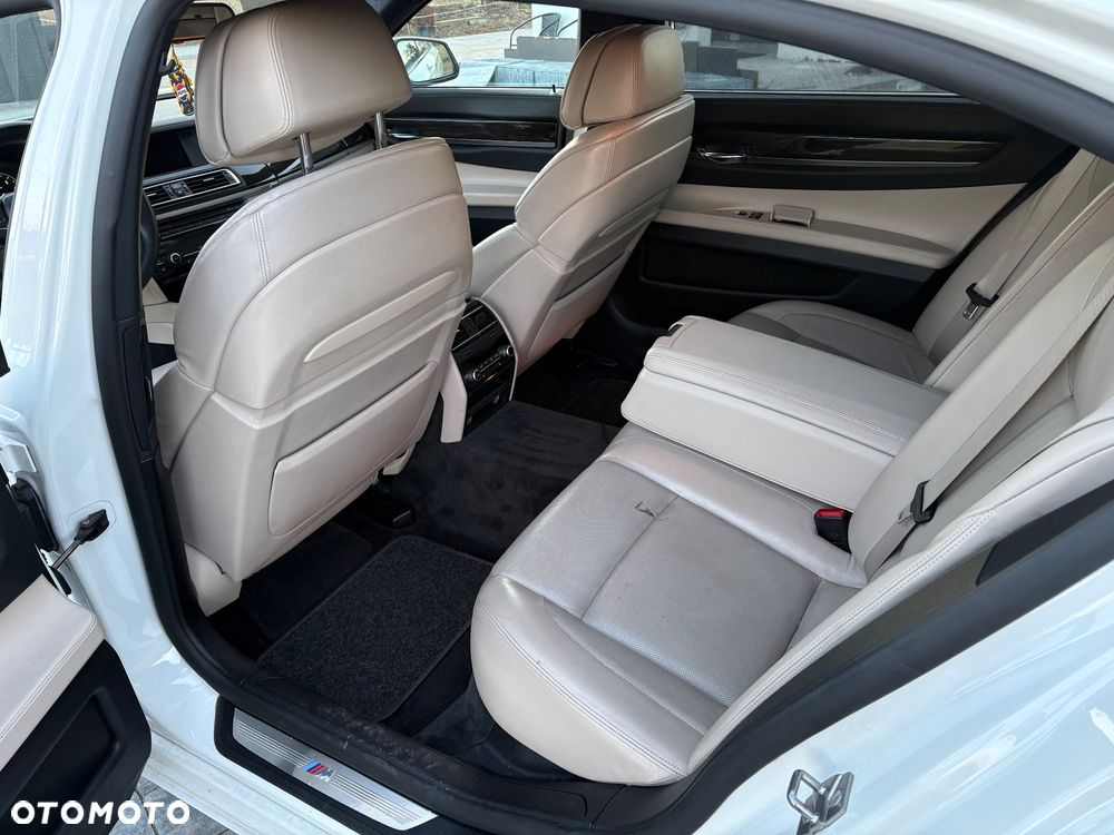 BMW Seria 7 750Li - 11