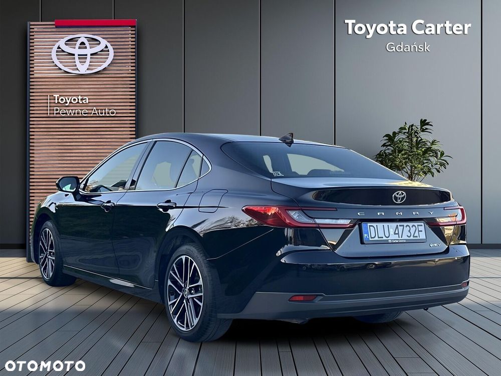 Toyota Camry - 4