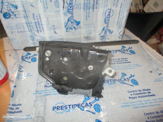 Fecho 8X0839015E AUDI A1 SPORTBACK 8X FASE 2  2017 1.6TDI 115CV 5P PRETO TE 5 PINOS - 3