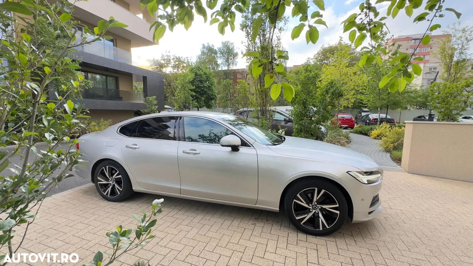 Volvo S90 D4 Momentum - 1