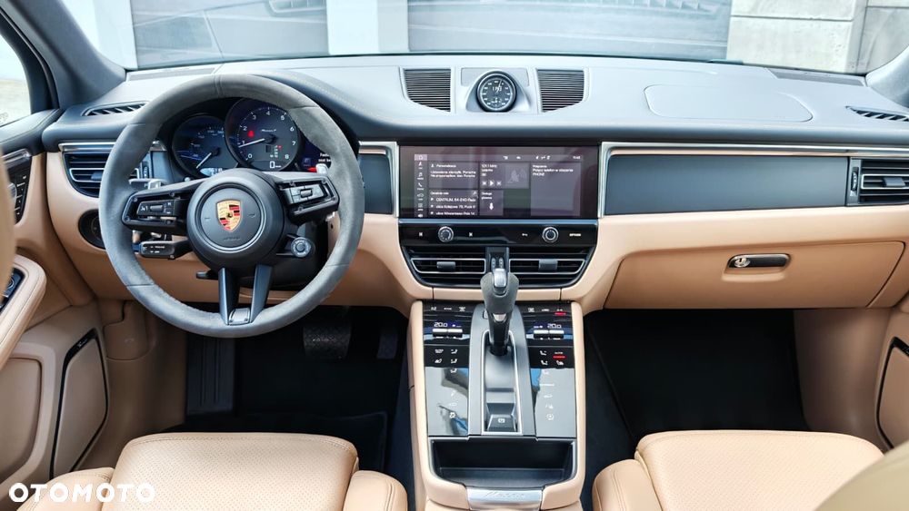 Porsche Macan T - 16