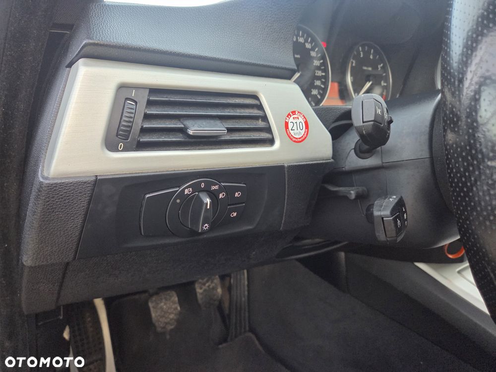 BMW Seria 3 320i - 22