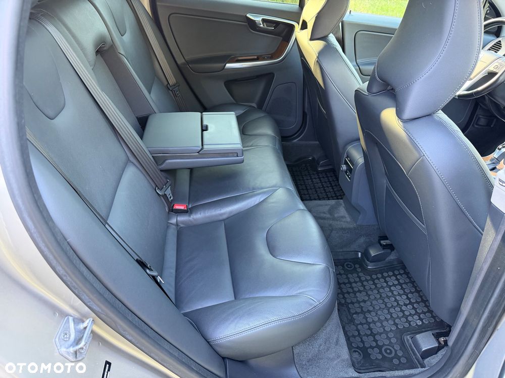 Volvo XC 60 T6 AWD Momentum - 14
