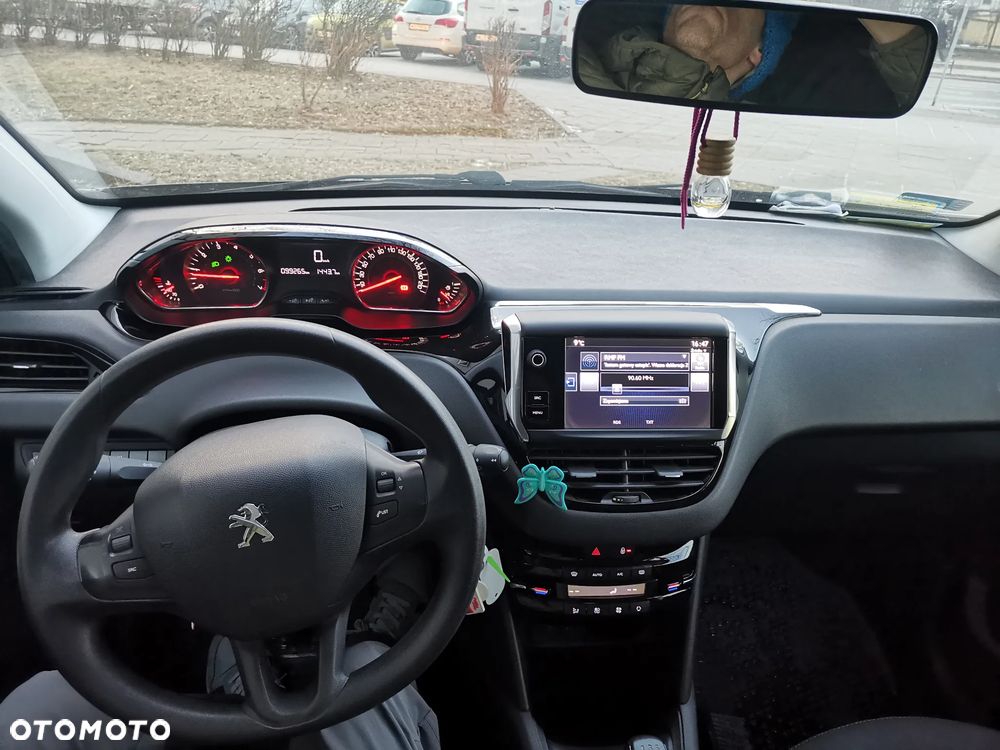 Peugeot 208 - 5