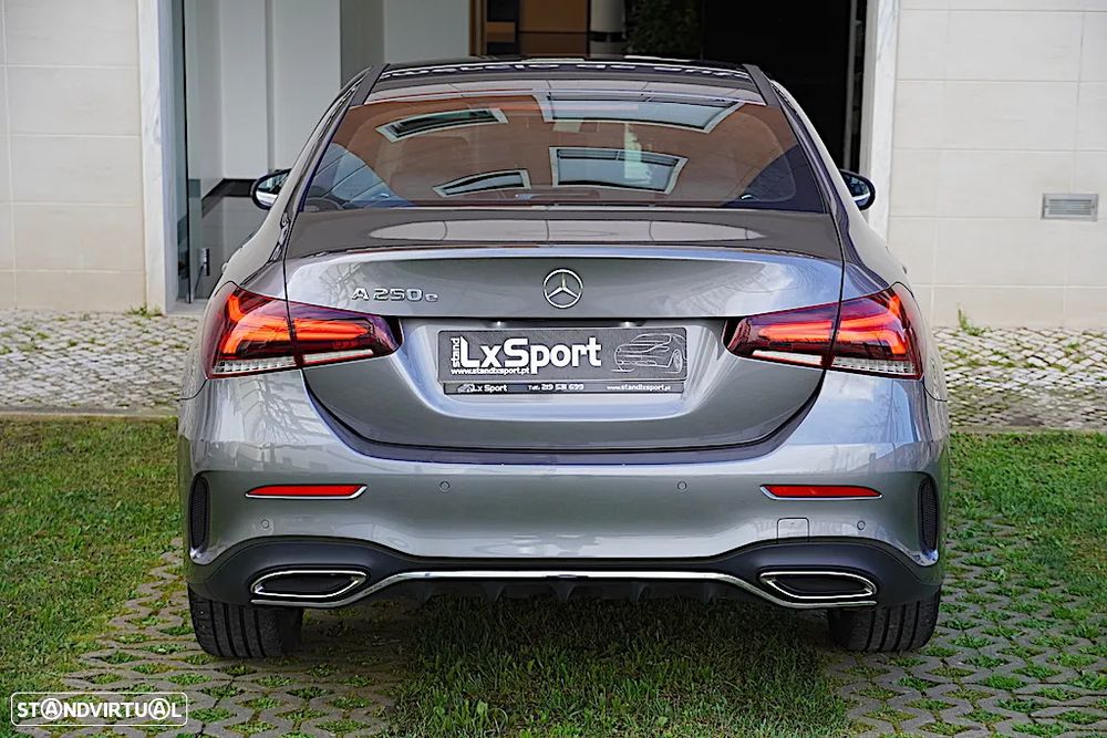 Mercedes-Benz A 250 Limousine e AMG Line - 13