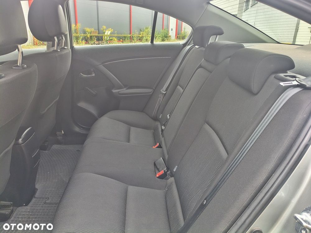 Toyota Avensis 1.6 Active - 20