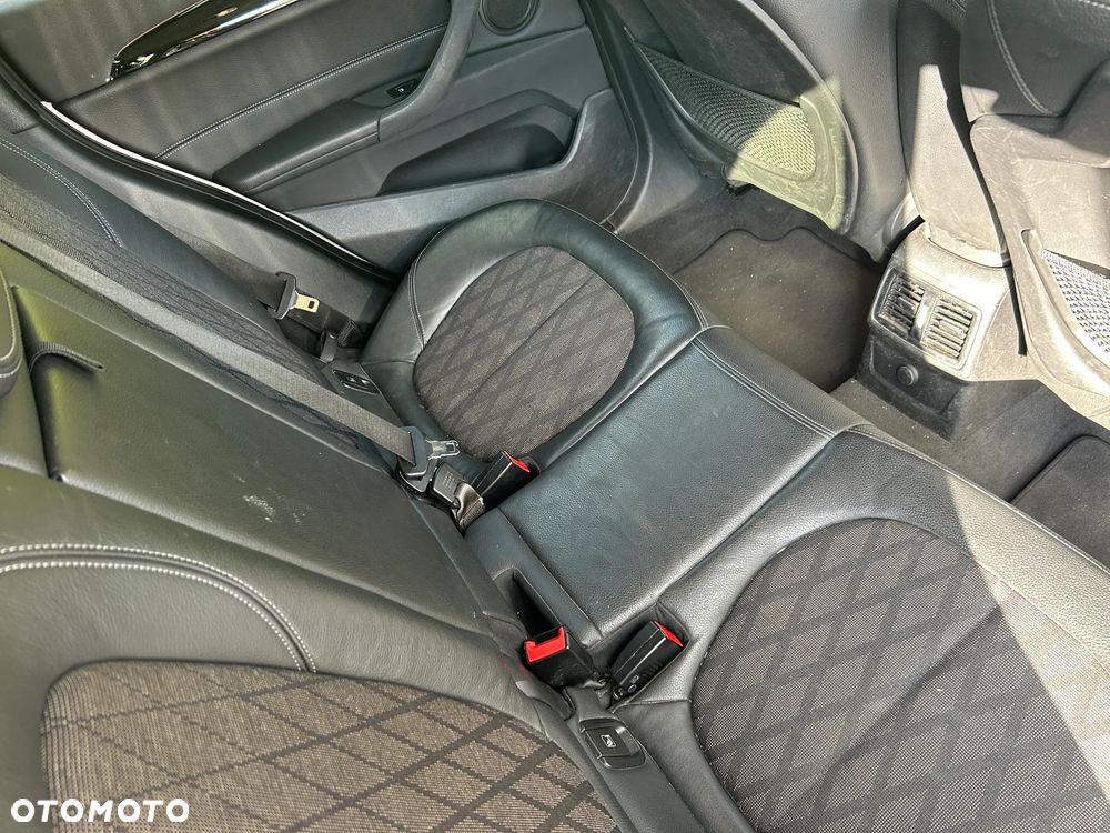 BMW X1 sDrive18d xLine - 24