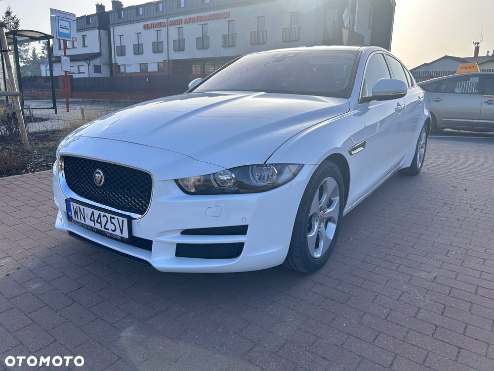 Jaguar XE 25t Pure - 5