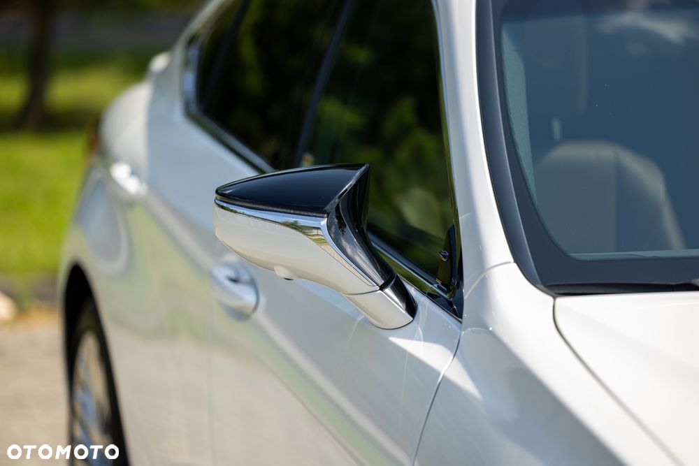 Lexus ES 300h Prestige - 11