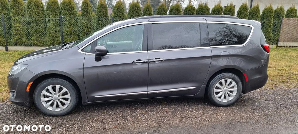 Chrysler Pacifica - 26