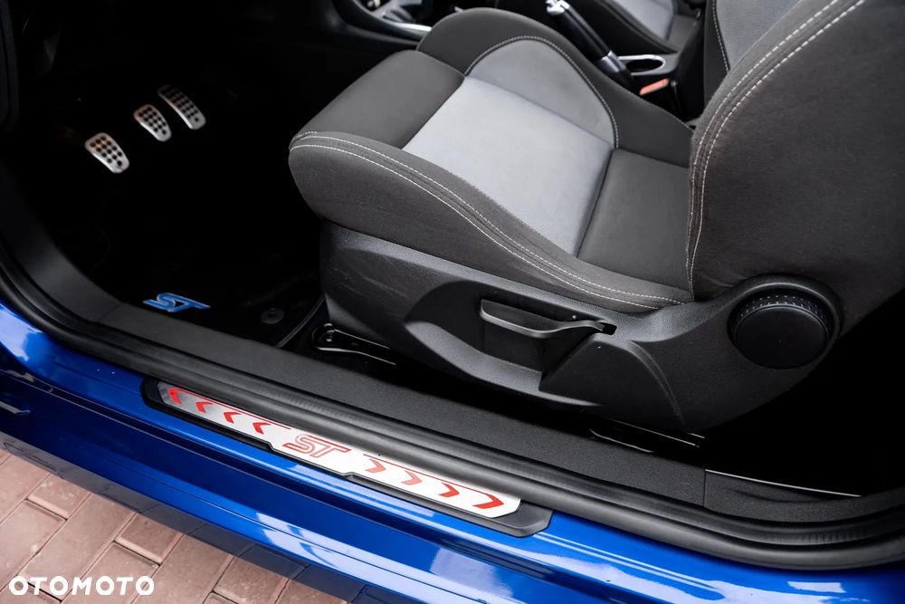 Ford Fiesta 1.6 EcoBoost ST - 22