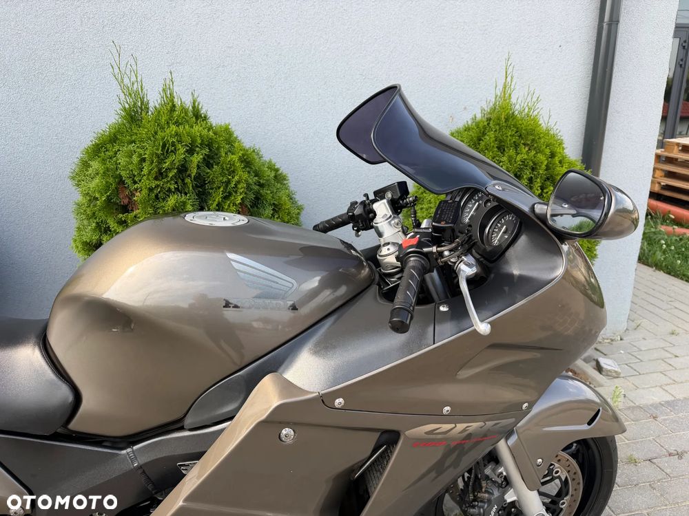 Honda CBR - 16