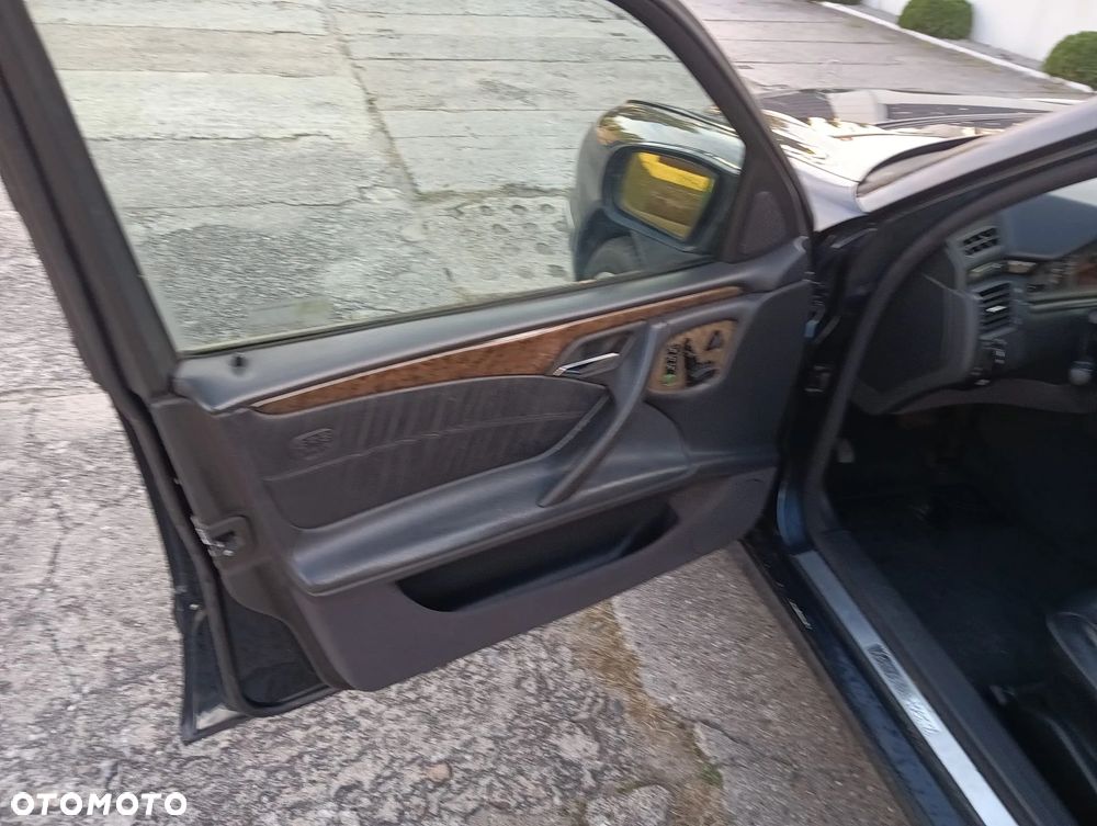 Mercedes-Benz Klasa E 320 T 4 Matic Avantgarde - 13