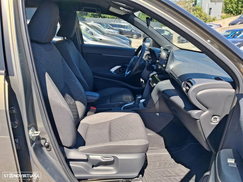 Toyota Yaris Cross 1.5 HDF Luxury — fotografia 32