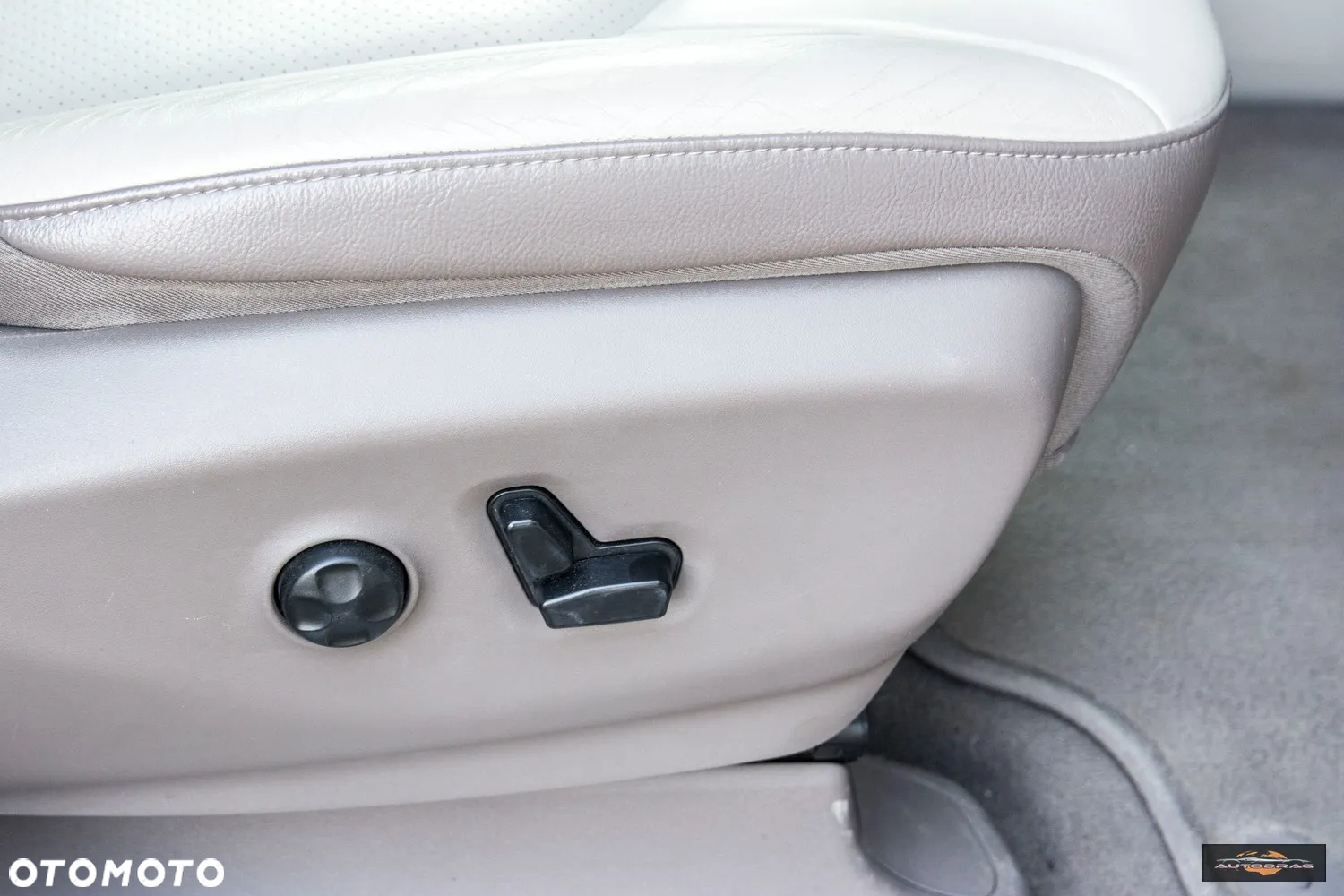 Chrysler Pacifica - 32