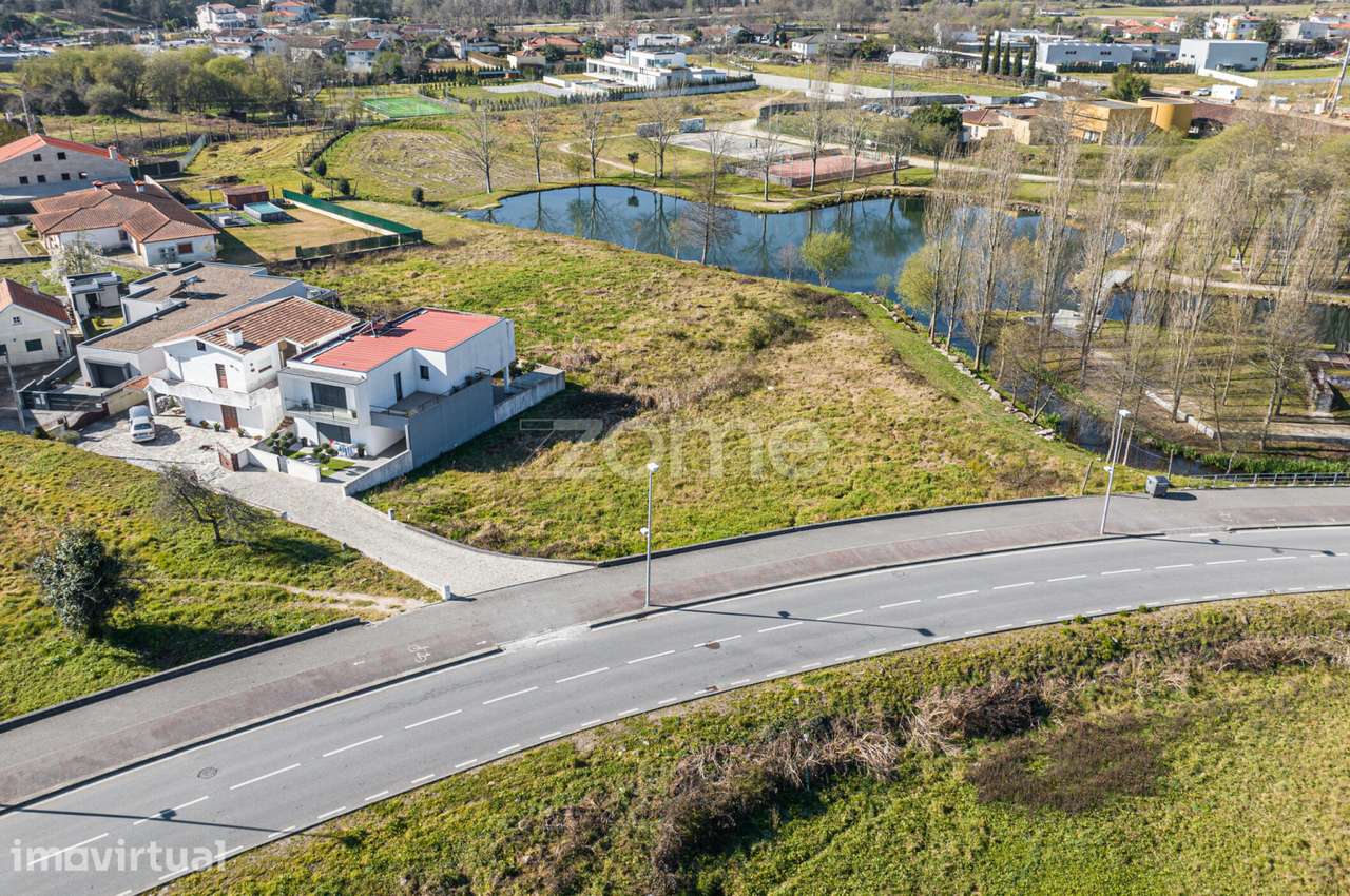 Terreno urbano, com 2200m2, Próximo ao Parque de Freamunde - Grande imagem: 3/16