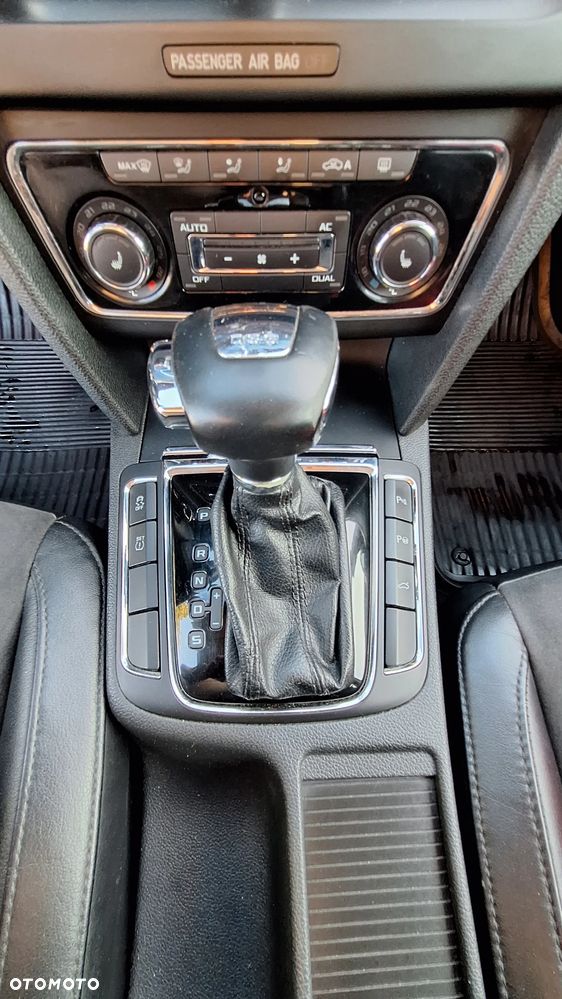 Skoda Superb 2.0 TDI Elegance DSG - 27