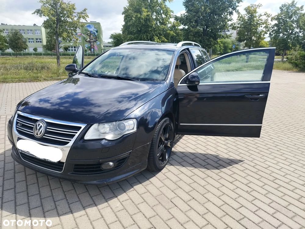 Volkswagen Passat - 1
