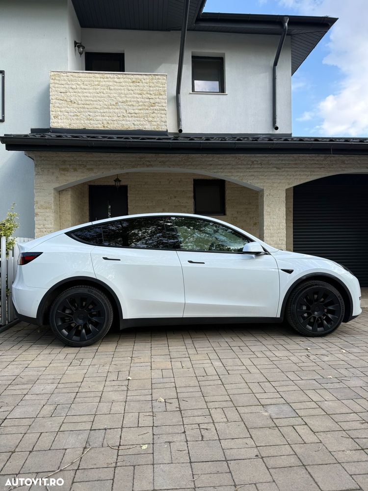 Tesla Model Y Long Range Dual Motor AWD - 3