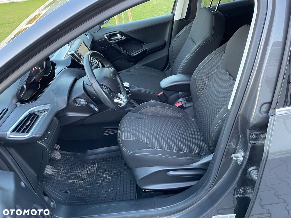 Peugeot 208 PureTech 110 Stop & Start Signature - 17