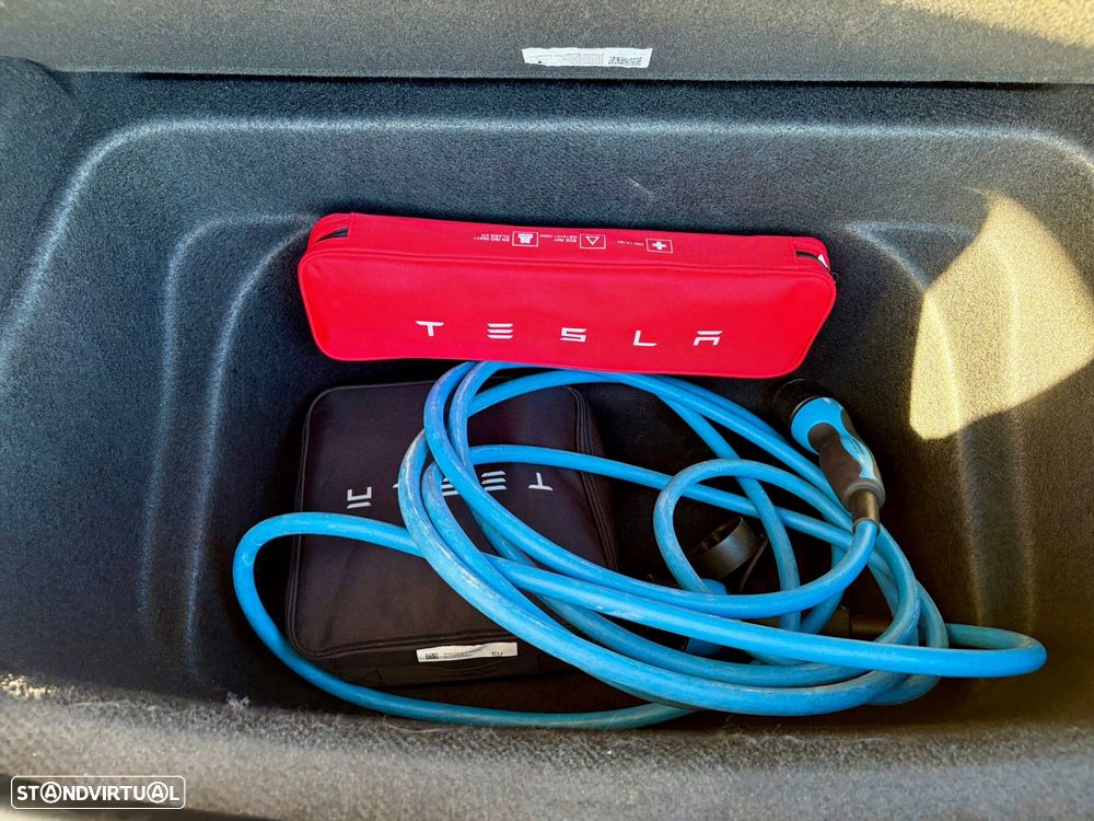 Tesla Model Y Long Range Dual Motor AWD - 23