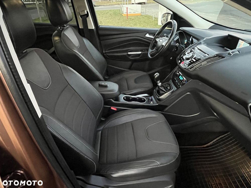 Ford Kuga 1.6 EcoBoost 2x4 Titanium - 25