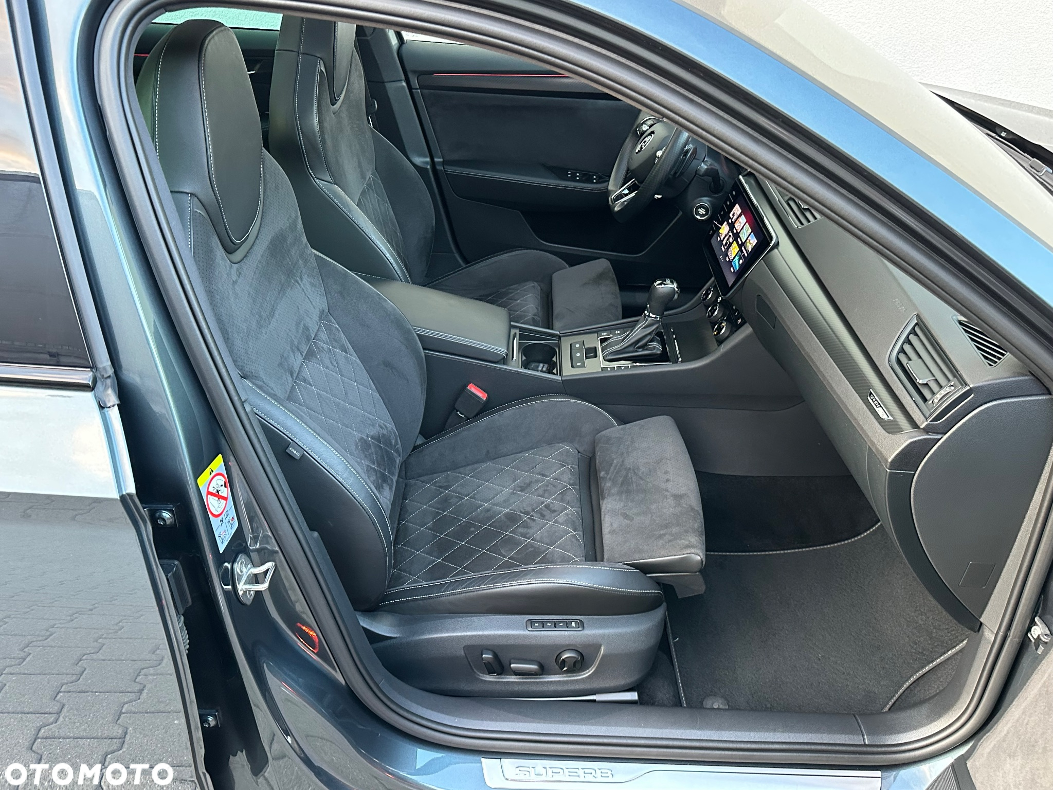 Skoda Superb 2.0 TDI DSG Sportline - 23