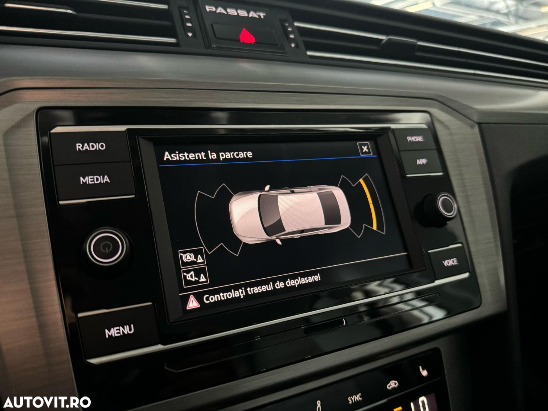 Volkswagen Passat 2.0 TDI DSG Advance - 23