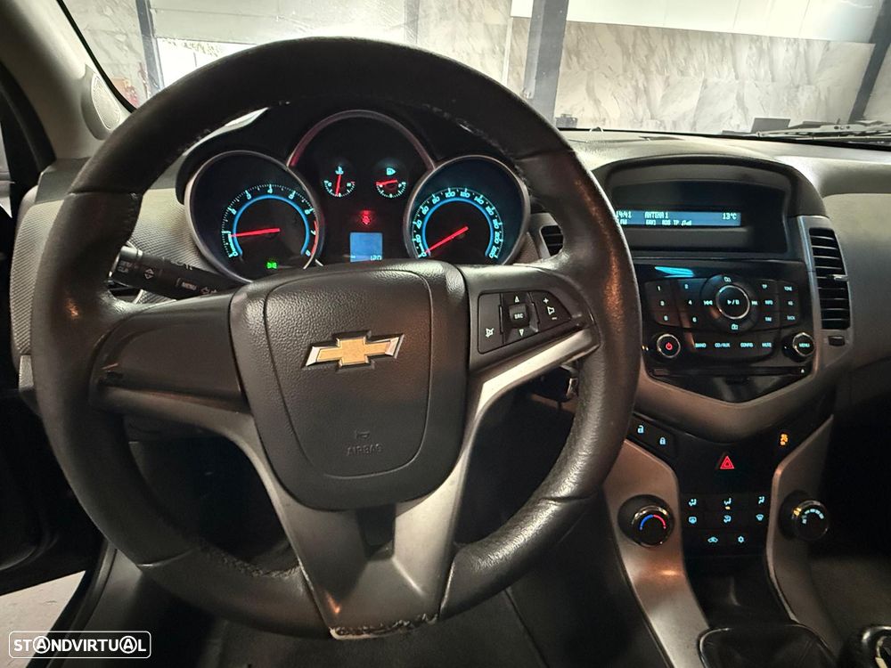 Chevrolet Cruze 1.6 LS - 10