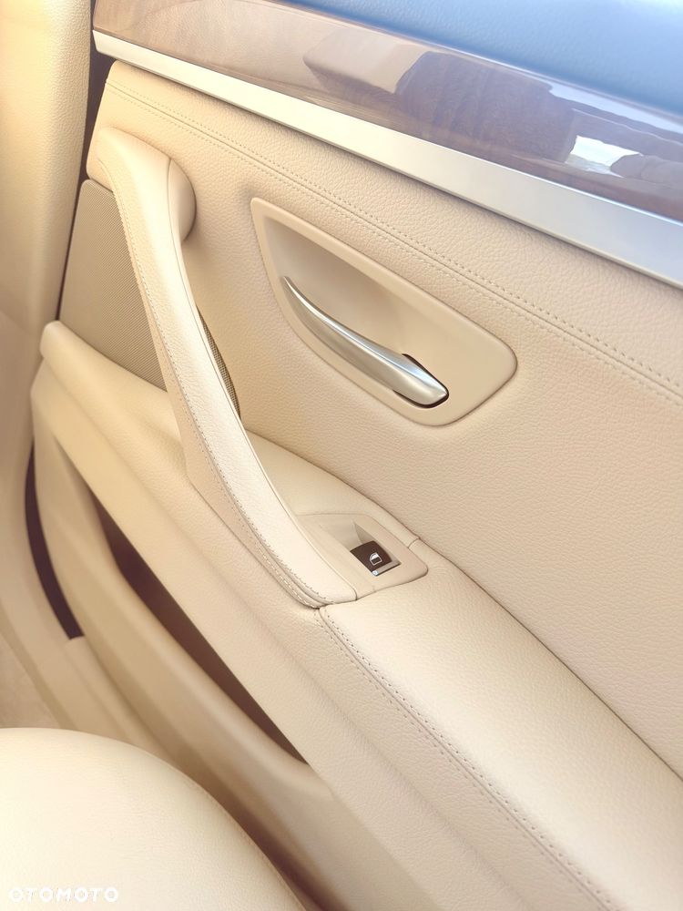 BMW Seria 5 525d - 26