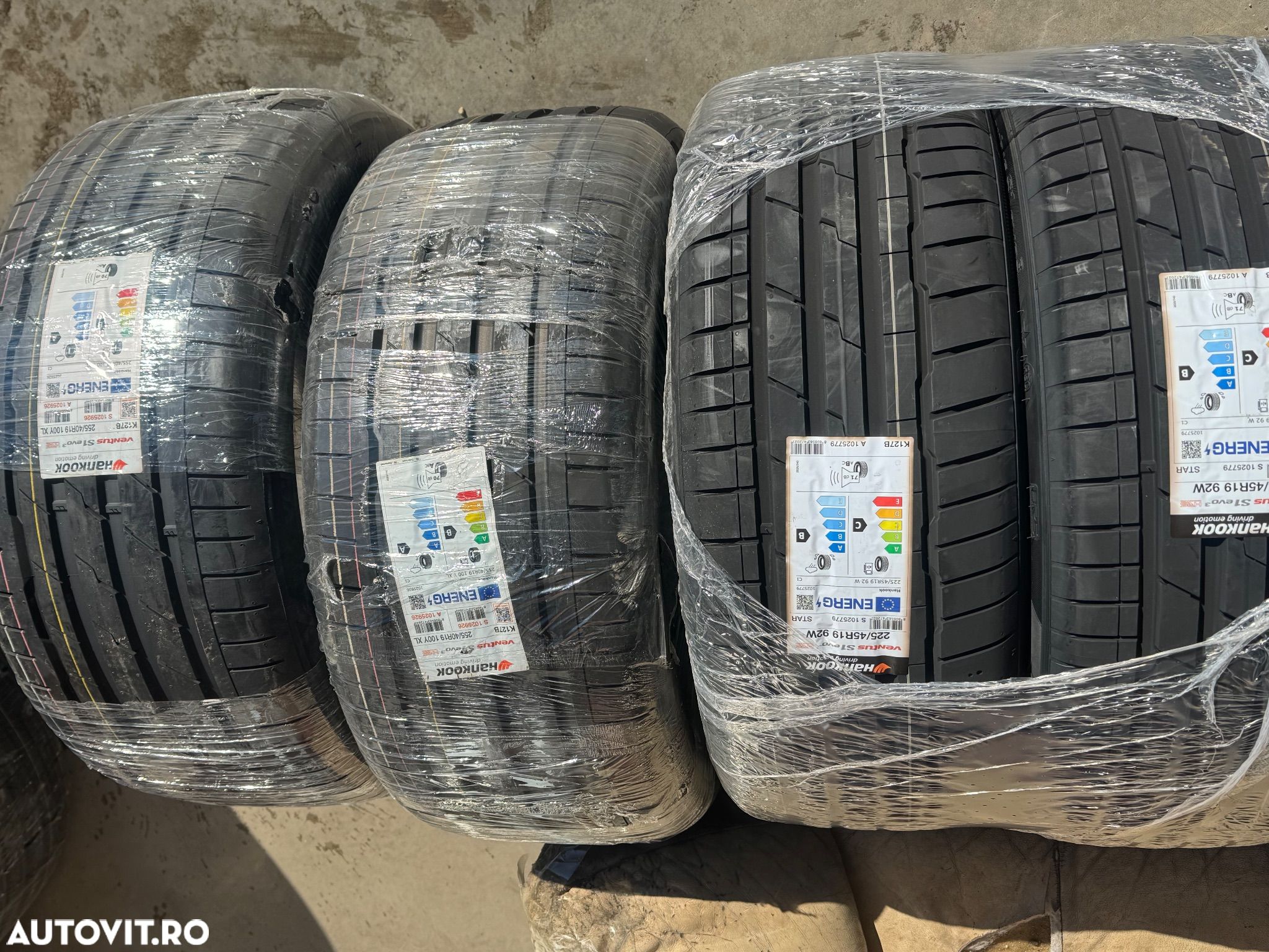 Vând set anvelope 225/45/19-255/40/19 hankook de vară cu runflat și steluță BMW noi - 1