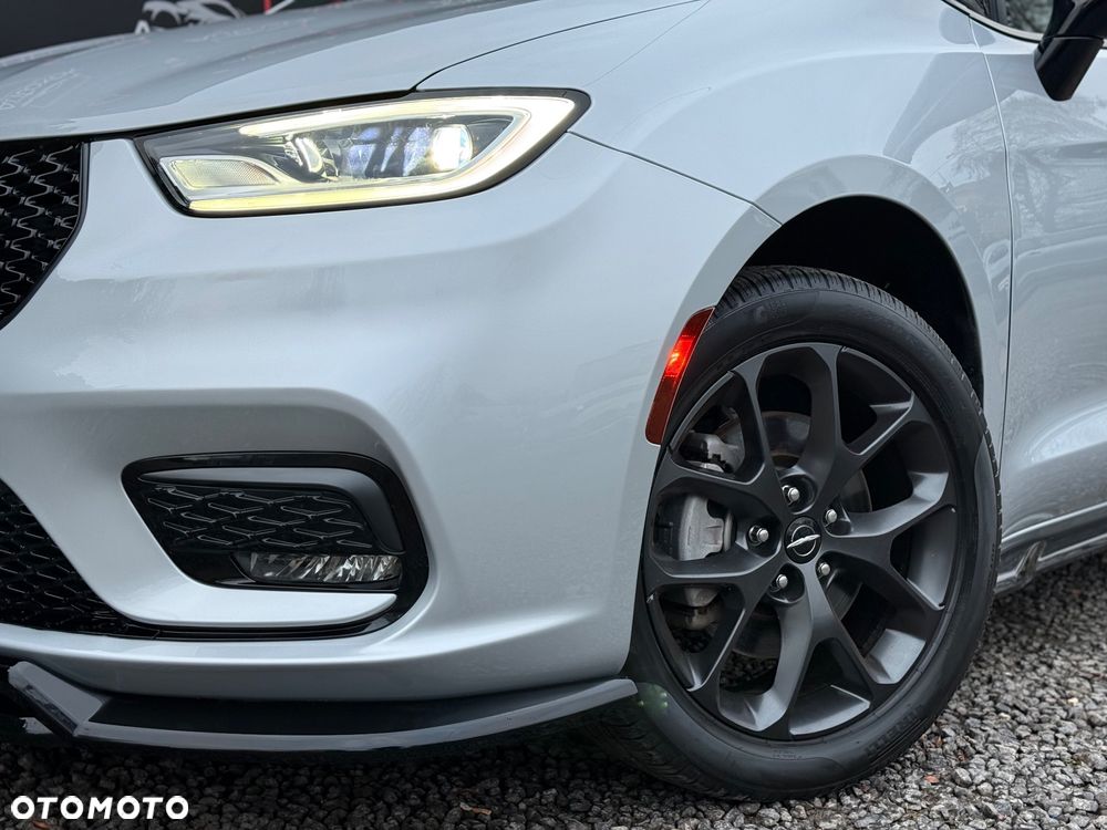 Chrysler Pacifica - 4