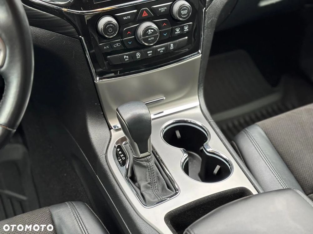 Jeep Grand Cherokee - 28