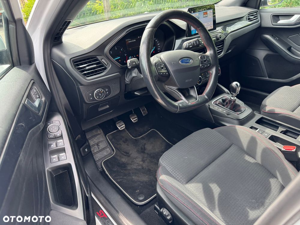 Ford Focus 1.5 EcoBlue Start-Stopp-System ST-LINE DESIGN - 20