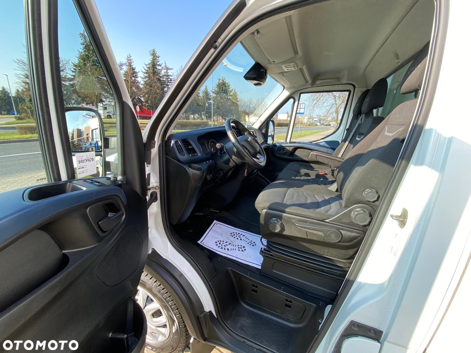 Iveco DAILY 35-160 HI-MATIC KONTENER WINDA WYSOKOŚĆ KONTENERA 2,5 M - 25