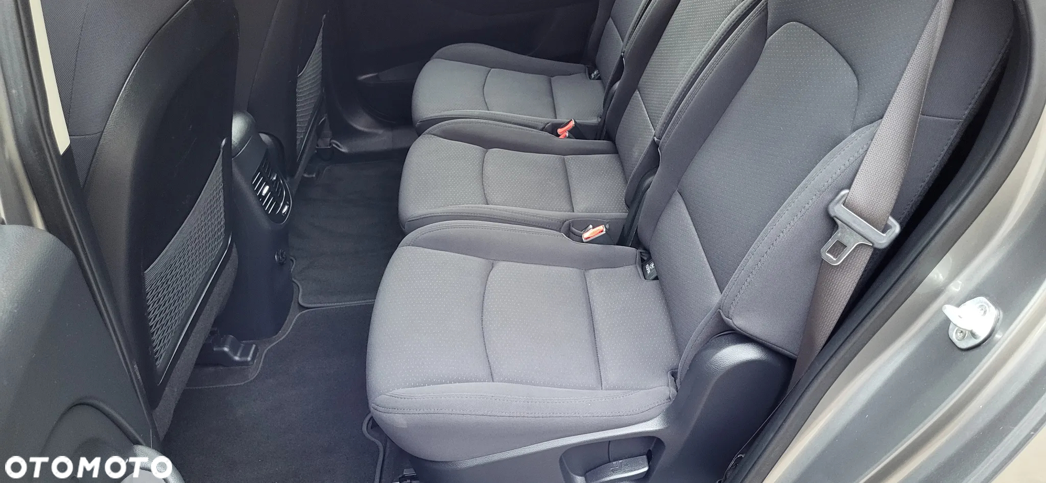 Kia Carens 1.6 GDI L - 11