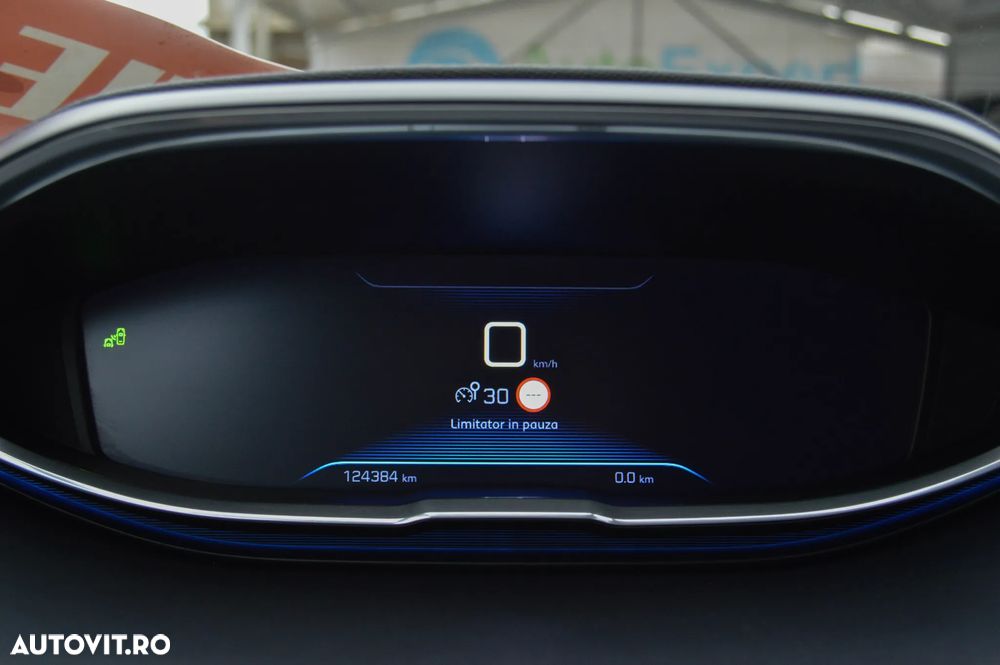 Peugeot 3008 1.2 PureTech Turbo S&S Allure - 19