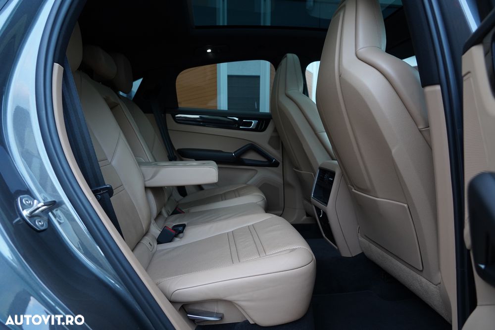 Porsche Cayenne Coupe S Tiptronic S Platinum Edition - 12