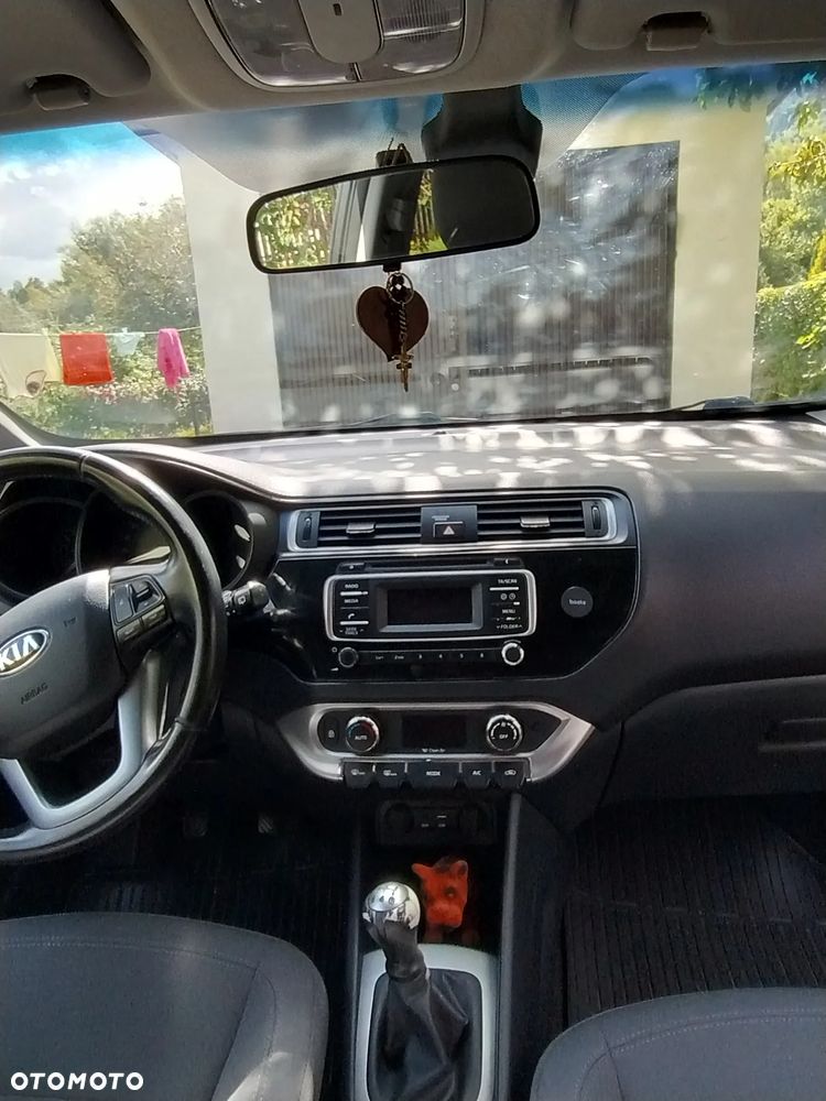 Kia Rio - 12