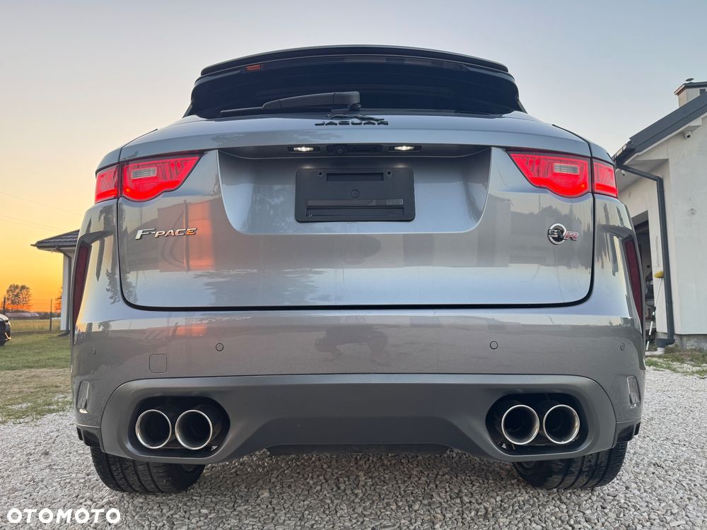 Jaguar F-Pace AWD SVR - 13