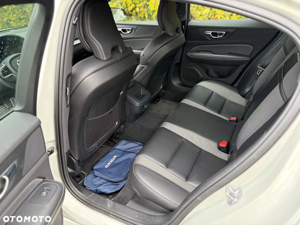 Volvo S60 B4 B R-Design - 5