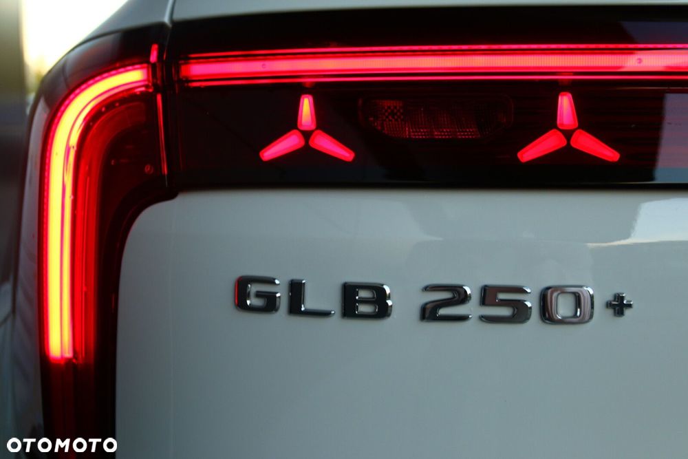 Mercedes-Benz GLB - 12