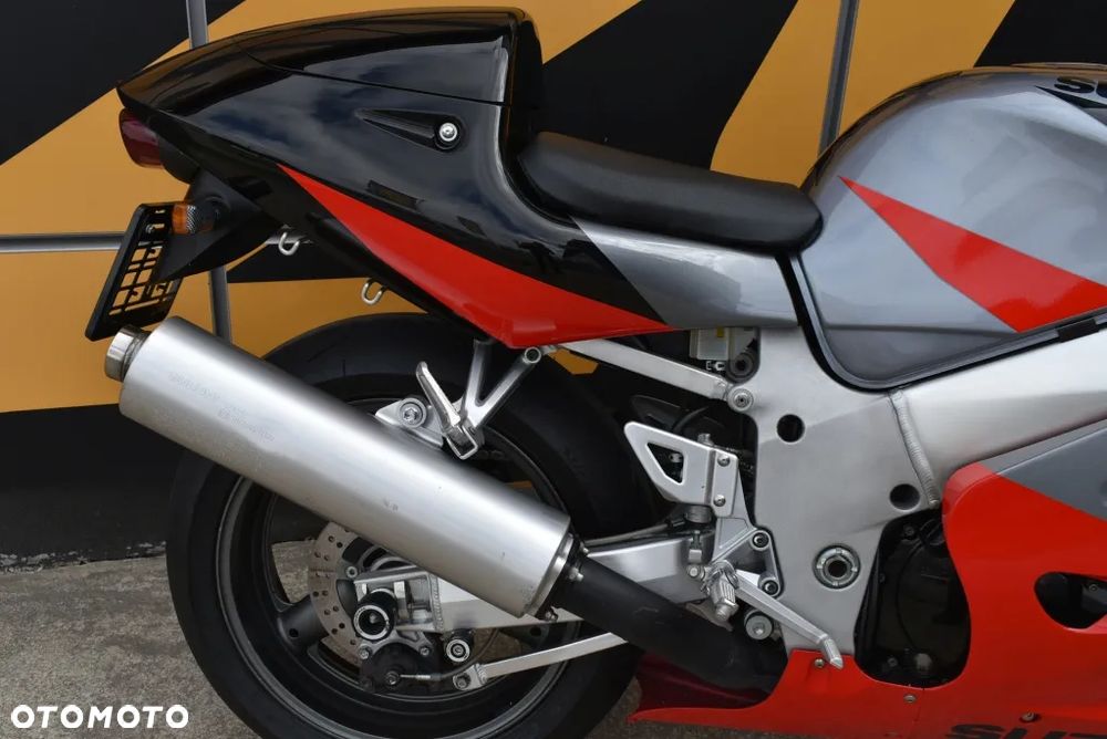 Suzuki GSX-R - 6
