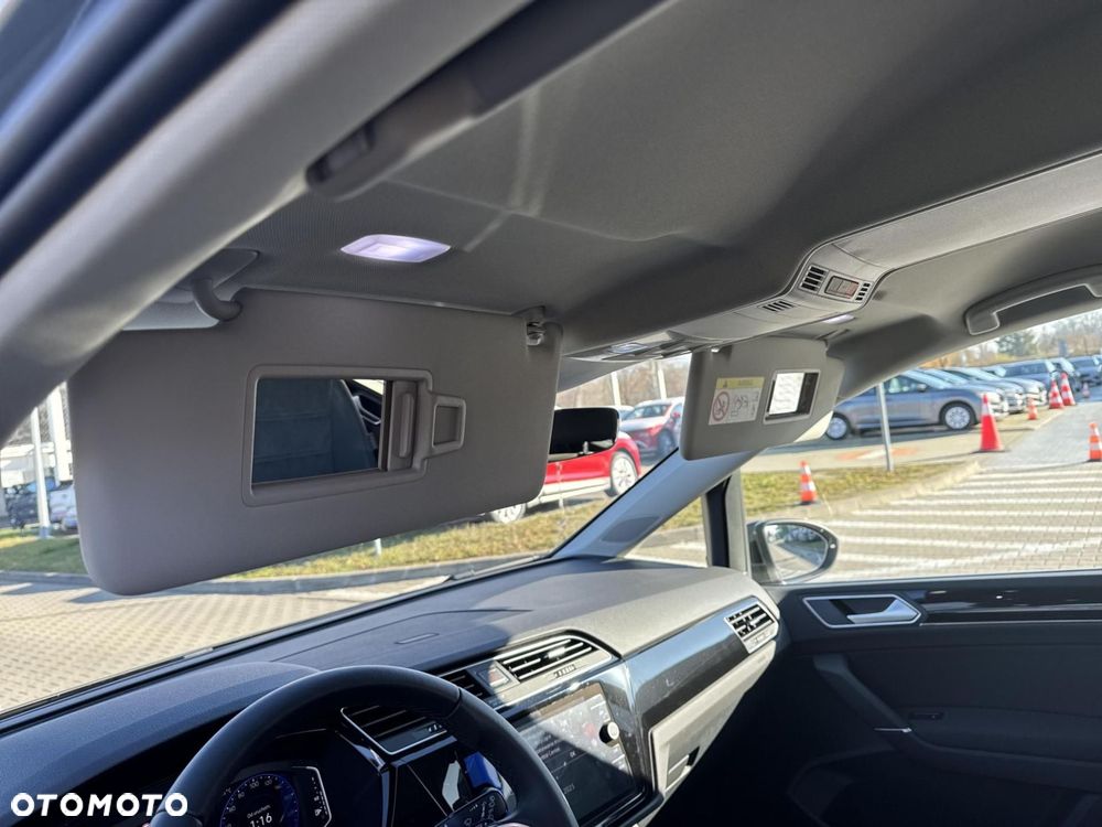 Volkswagen Touran - 22