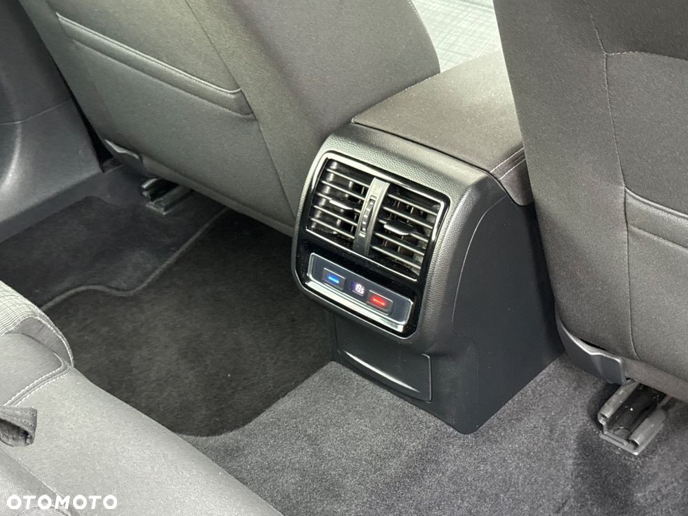 Volkswagen Passat 2.0 TDI SCR DSG Comfortline - 22