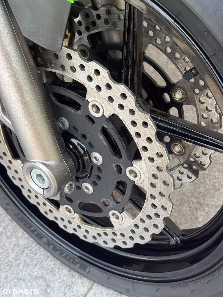 Kawasaki ER - 8